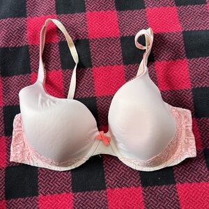 Victoria's Secret Light Pink Lace-Trim T-Shirt Bra with Coral Bow